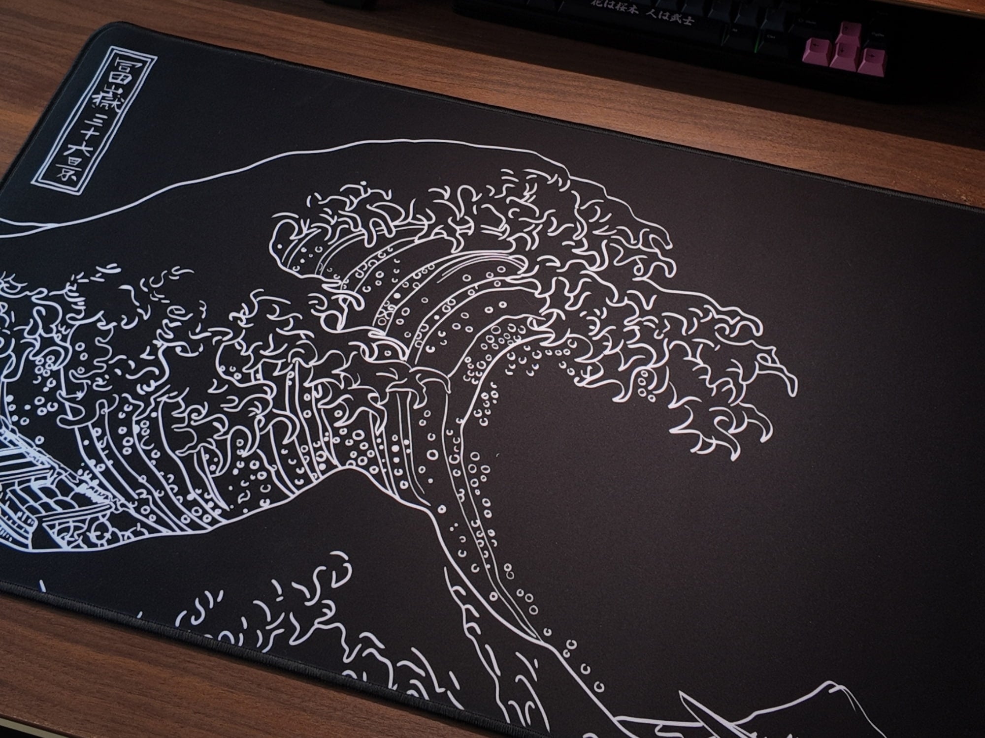 THE GREAT WAVE (B/W EDITION)