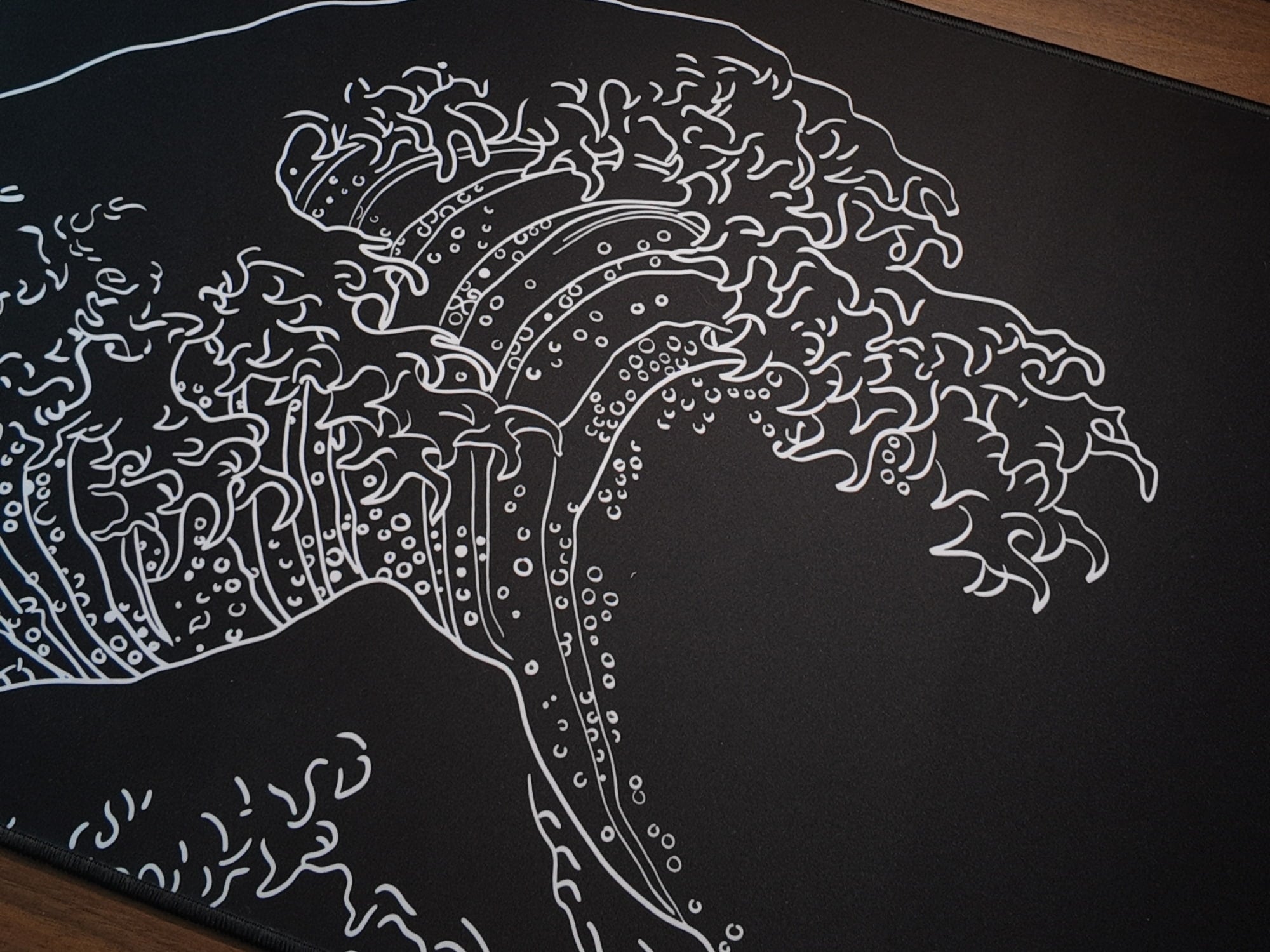 THE GREAT WAVE (B/W EDITION)