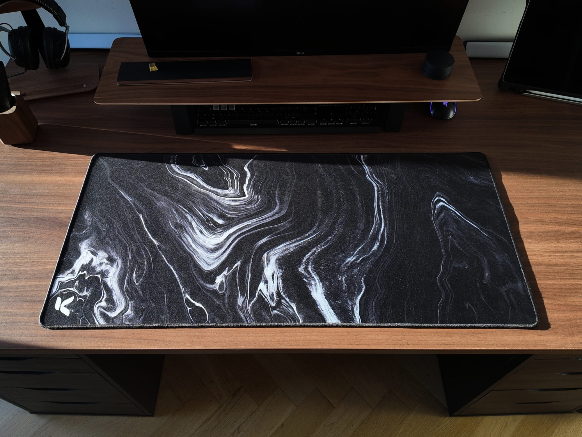 MARBLE BLACK